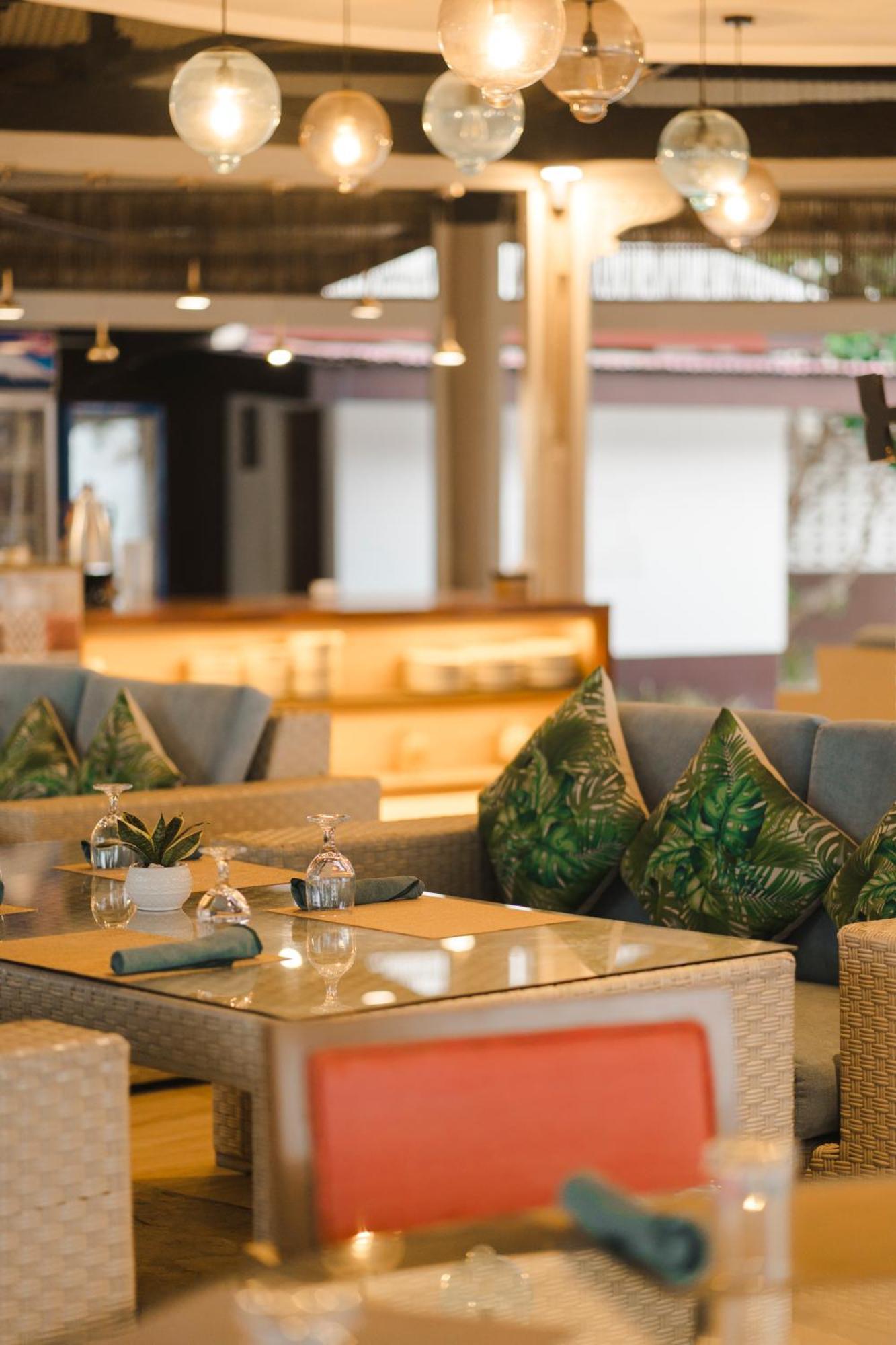 Club Serena Resort Moalboal Exterior photo