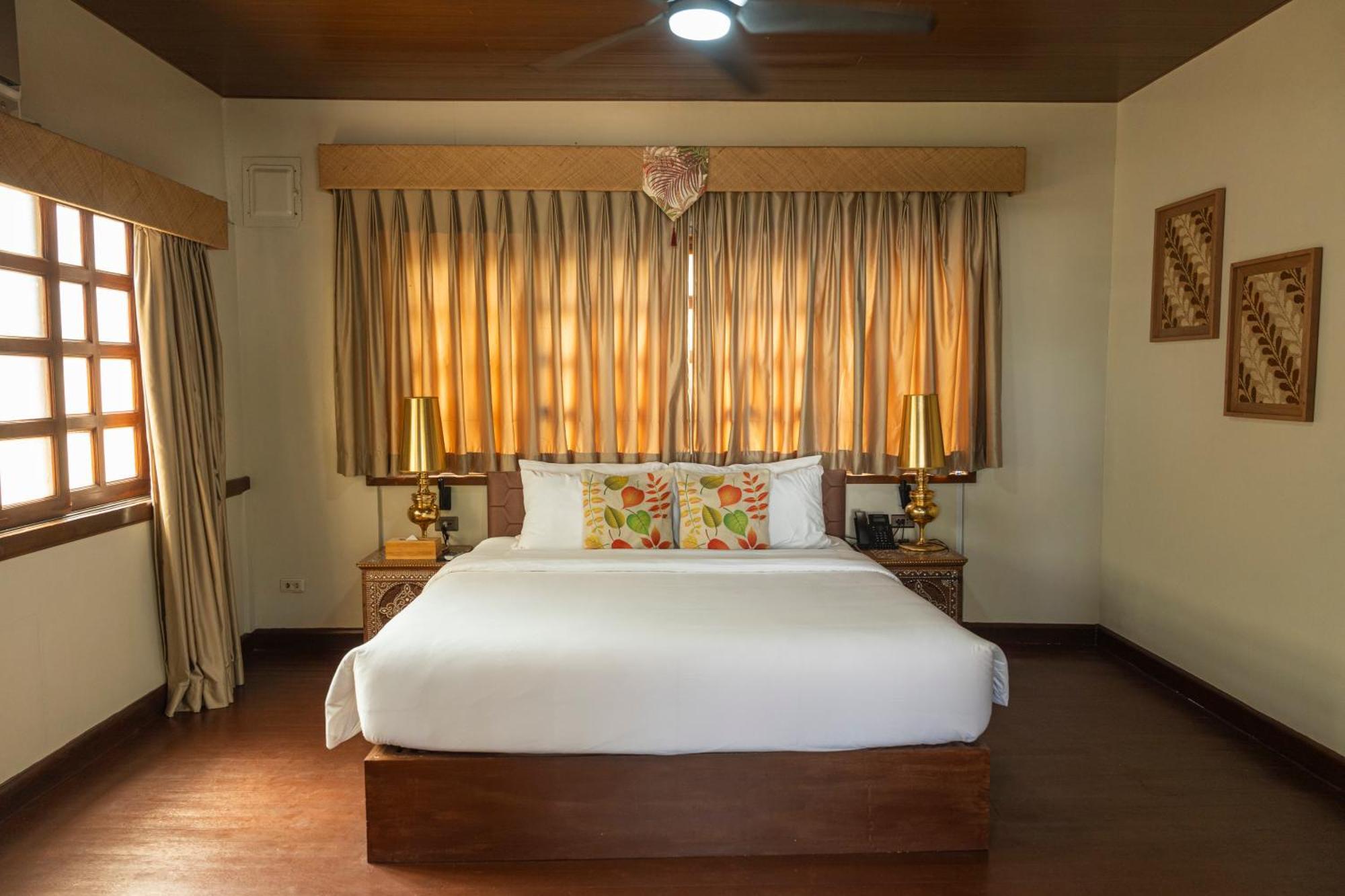 Club Serena Resort Moalboal Exterior photo