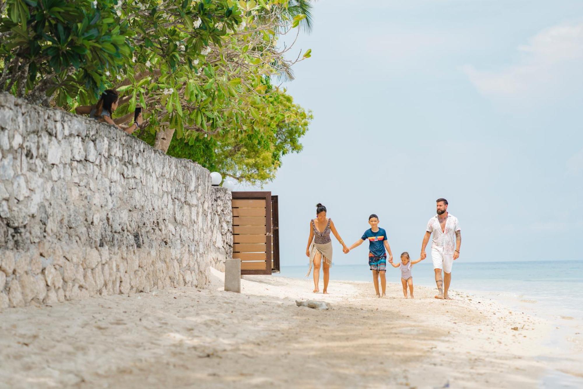 Club Serena Resort Moalboal Exterior photo
