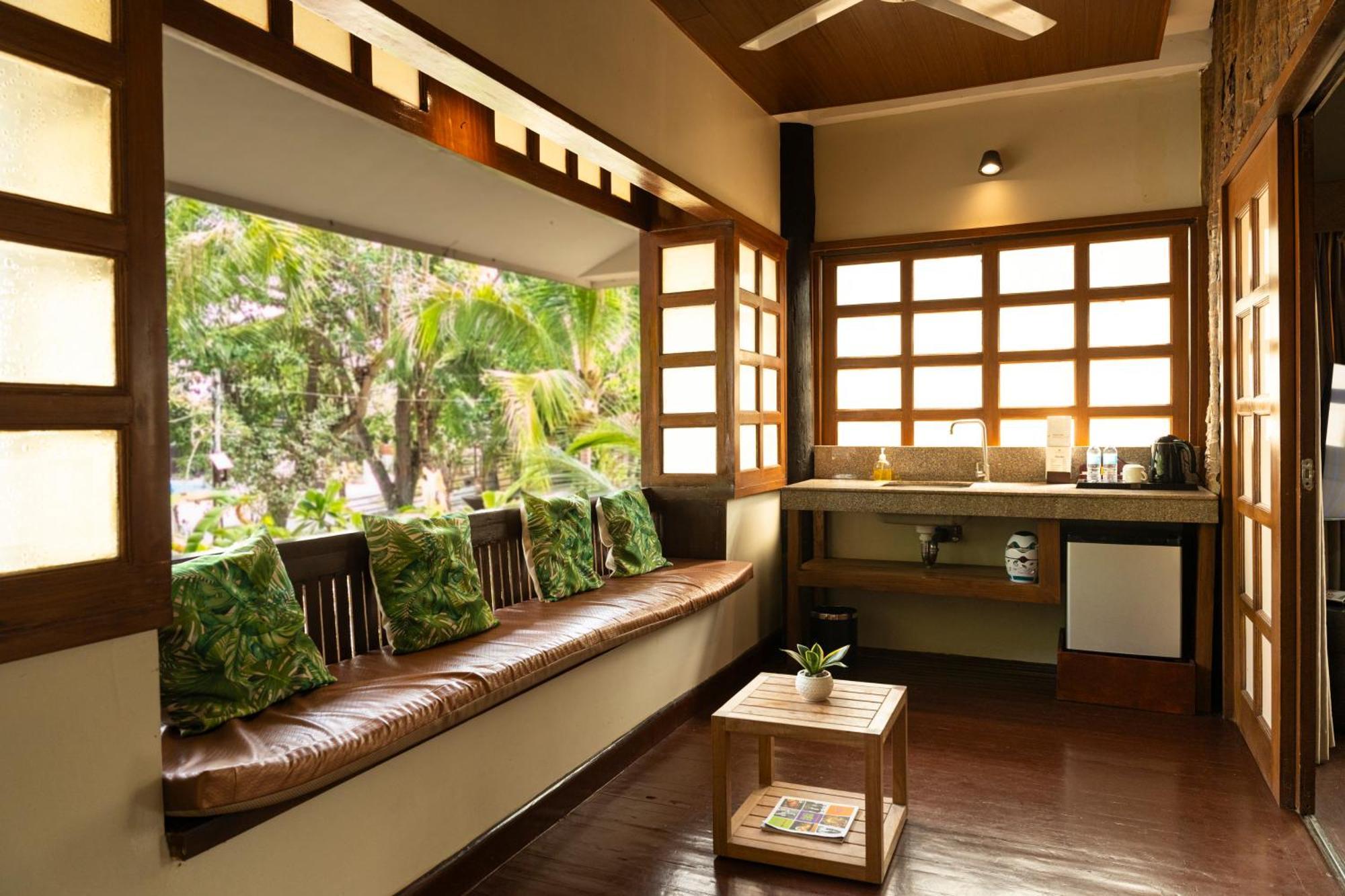 Club Serena Resort Moalboal Exterior photo