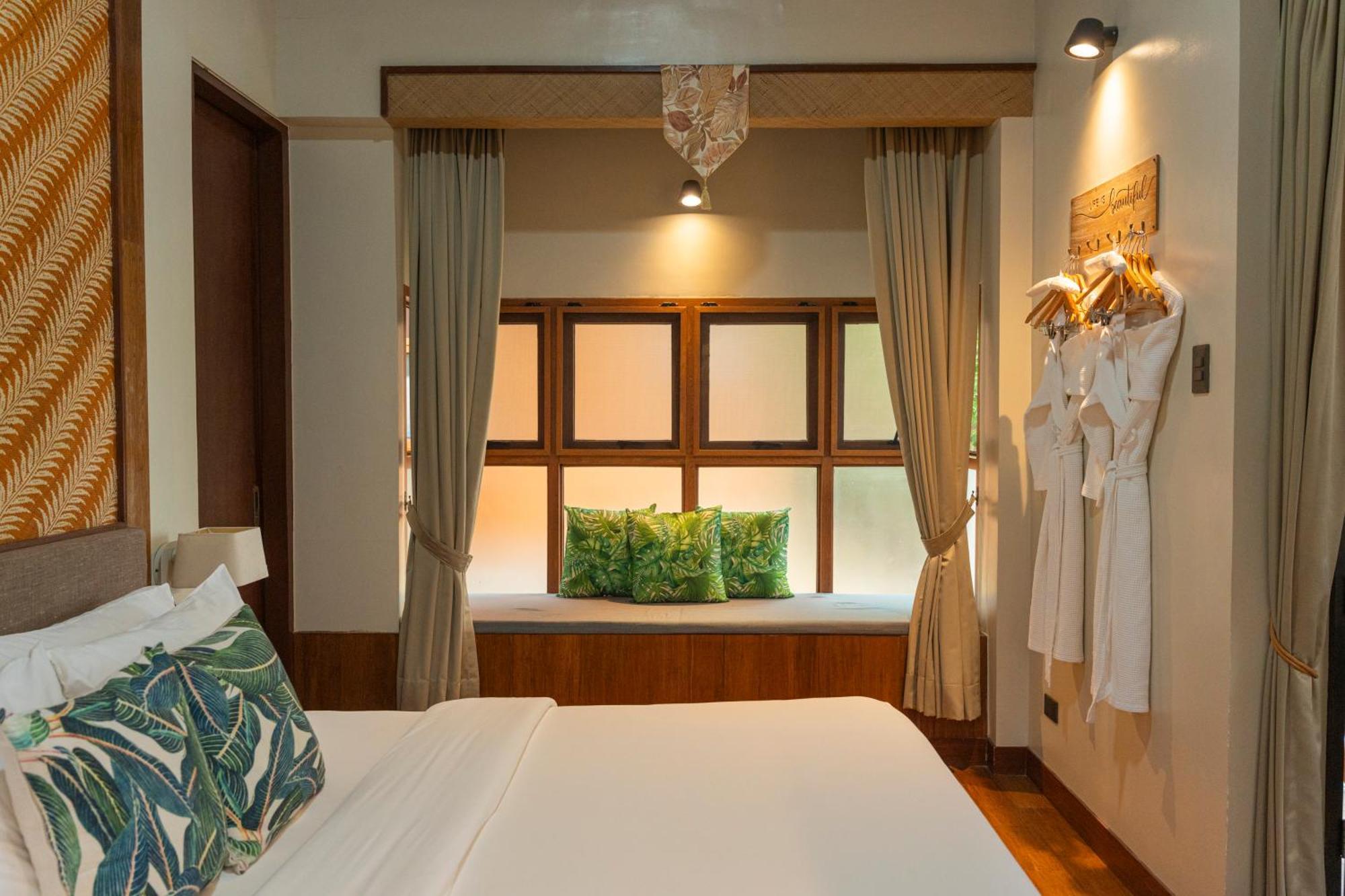 Club Serena Resort Moalboal Exterior photo