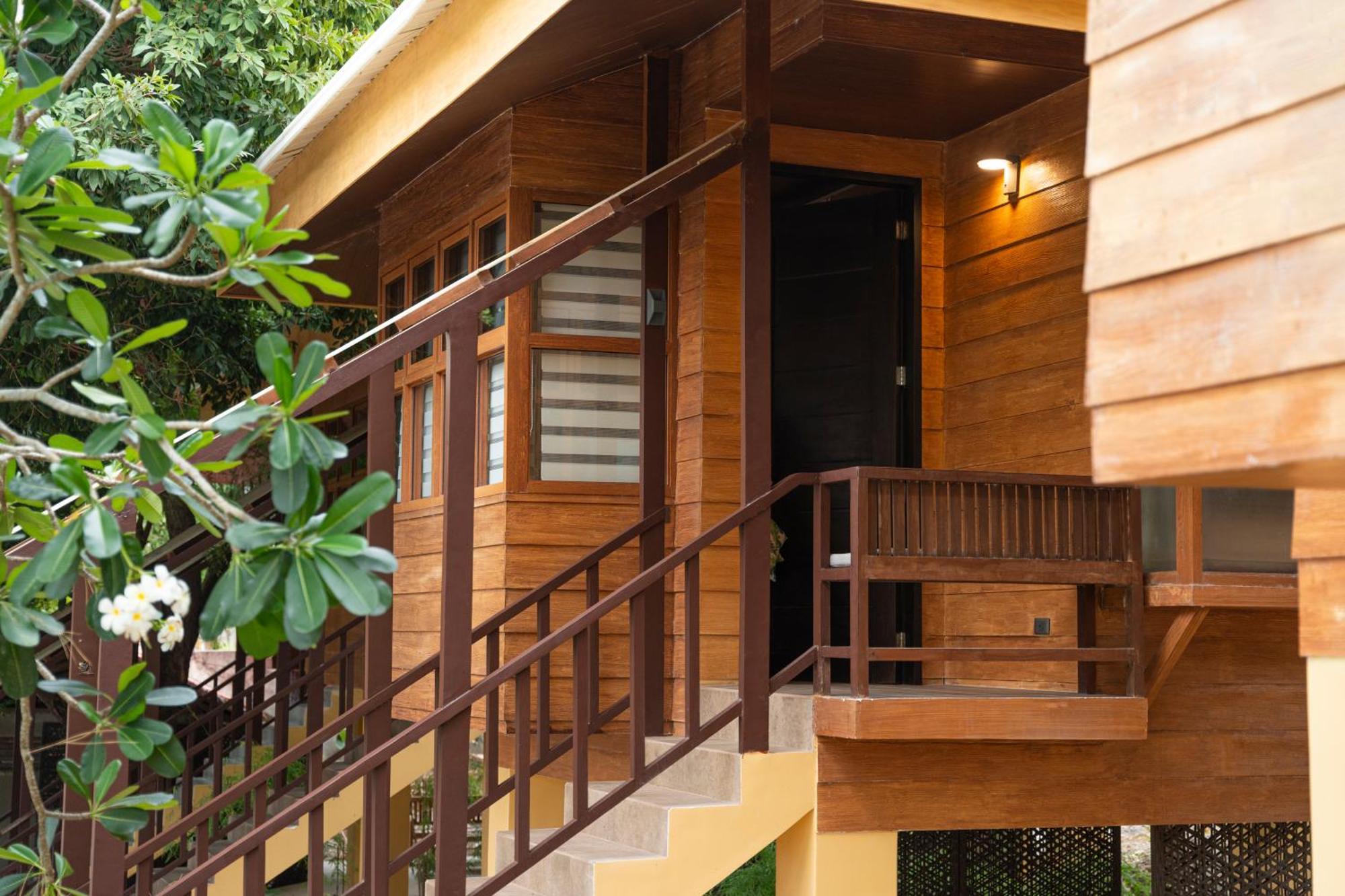 Club Serena Resort Moalboal Exterior photo
