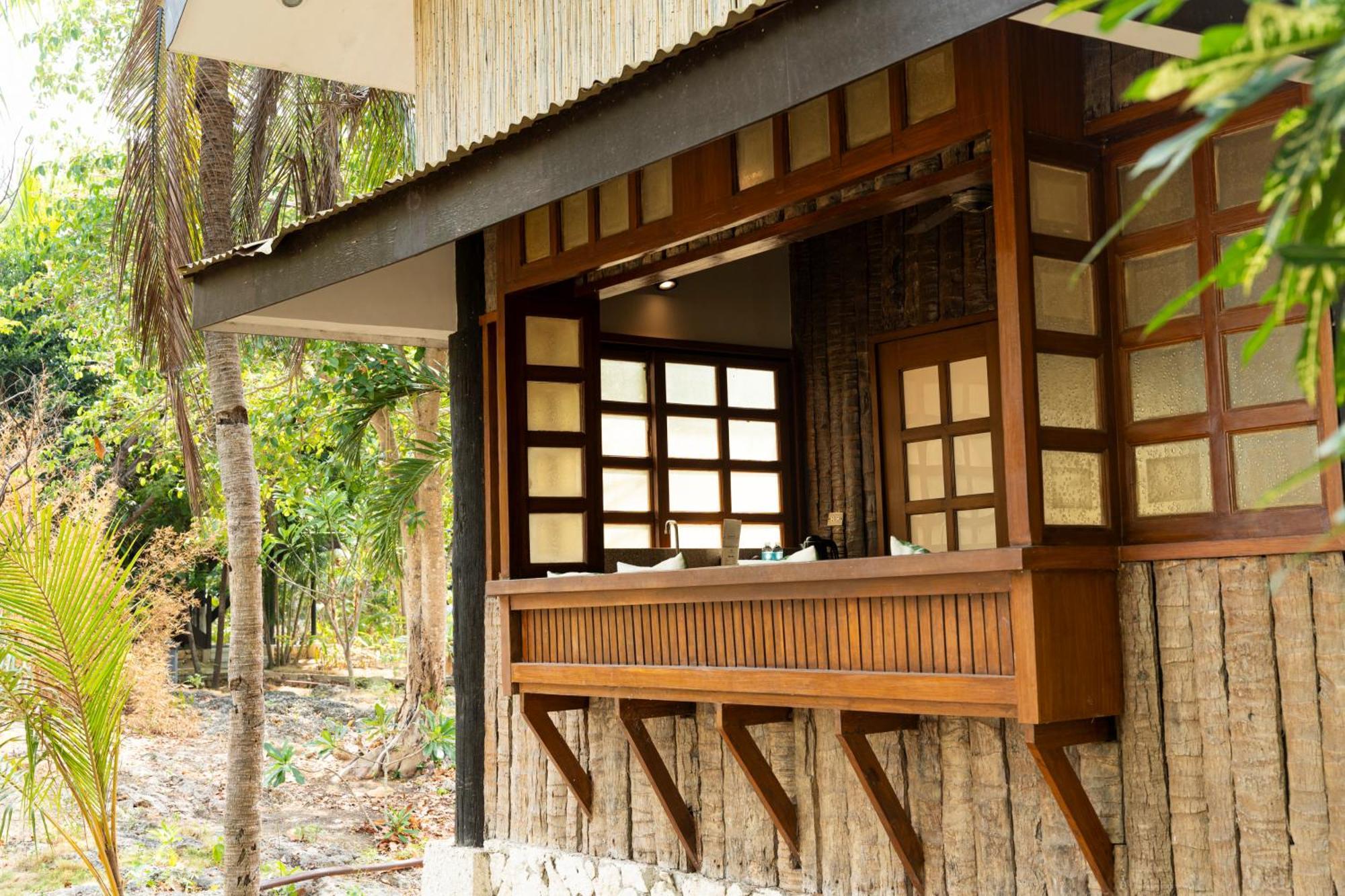 Club Serena Resort Moalboal Exterior photo